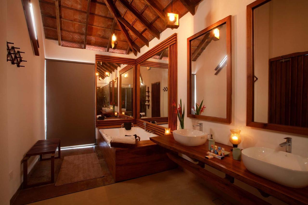 Stayvista At Cedar - Strelitzia 2Bhk With Breakfast And Jacuzzi Chikmagalur Exterior photo